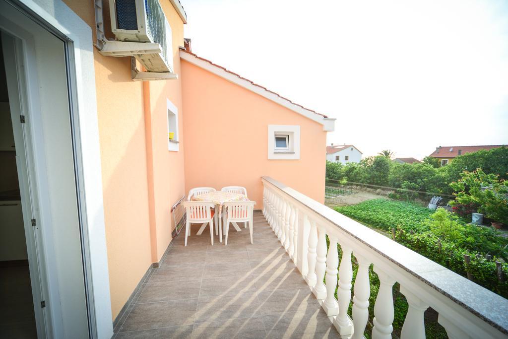 Apartments Valentina Petrčane Exterior foto